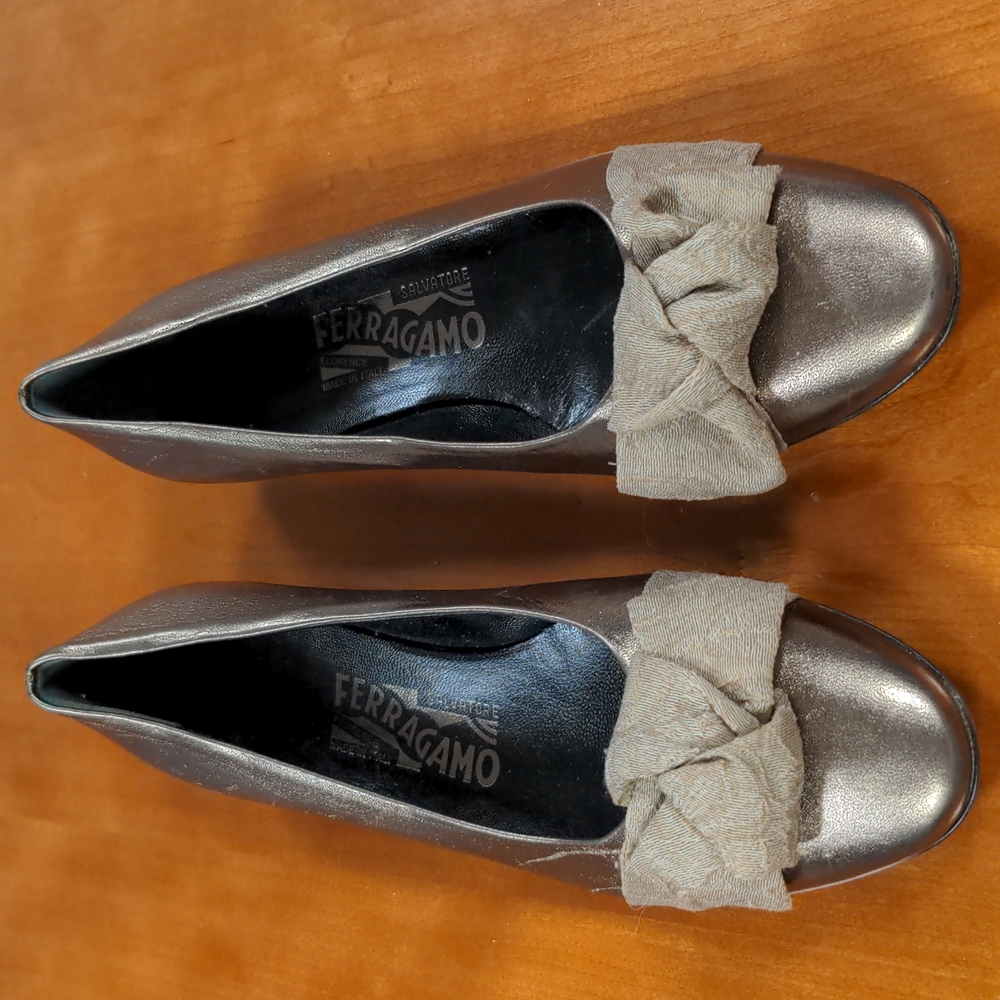 Ferragamo bow ballet flats brand new